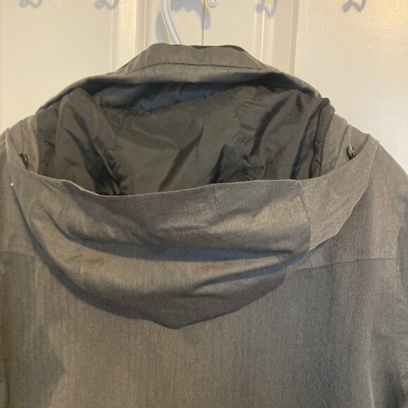 #133 Women's Helly Hansen Grey Winter Coat, Size Medium - Picture 8 of 13